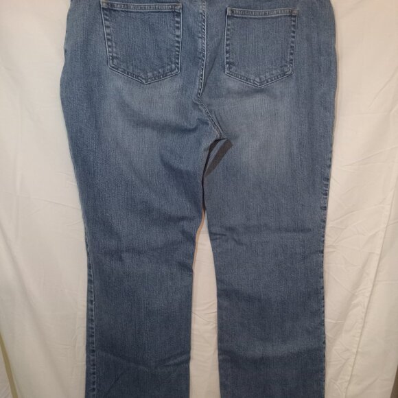 Lands End 18  Blue Denim Jeans Original Fit  Boot Leg  5 Pkt Modern Waist - Picture 3 of 4